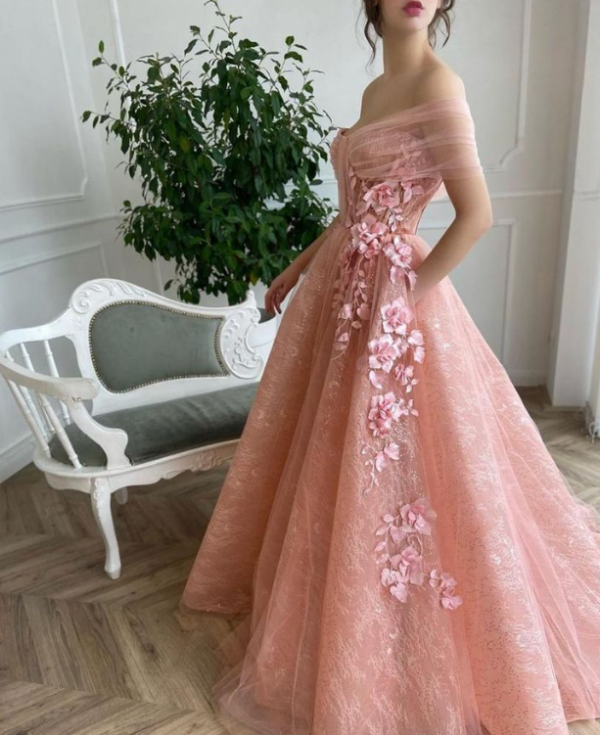 Gaun Ball Gown berwarna pastel